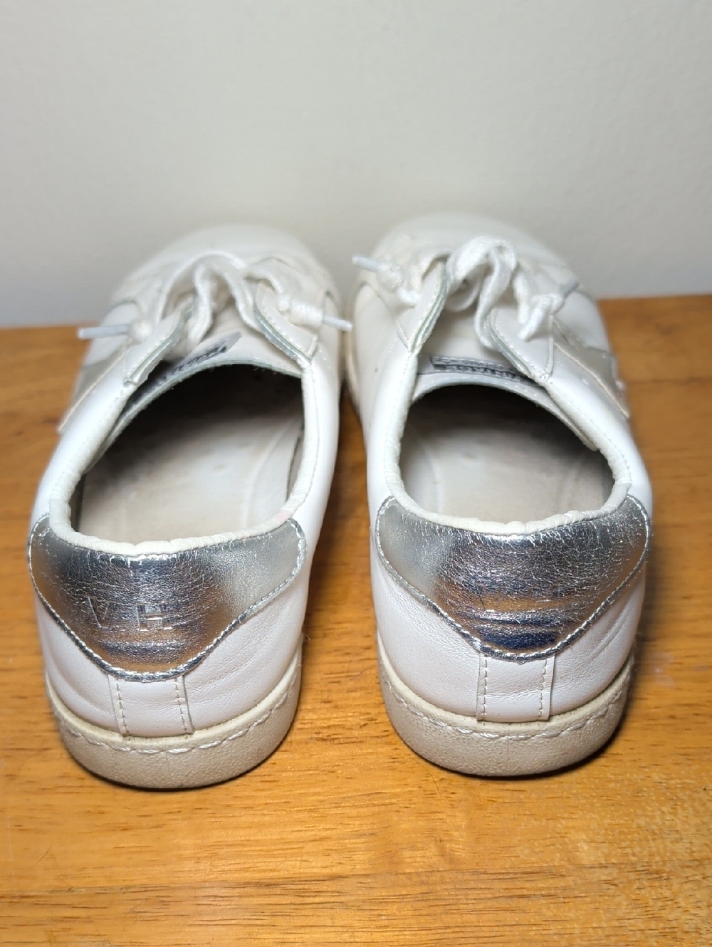 Vintage Havana Carla Sneaker White Leather with Silver Star Accent Womens Size 9 - Picture 5 of 8